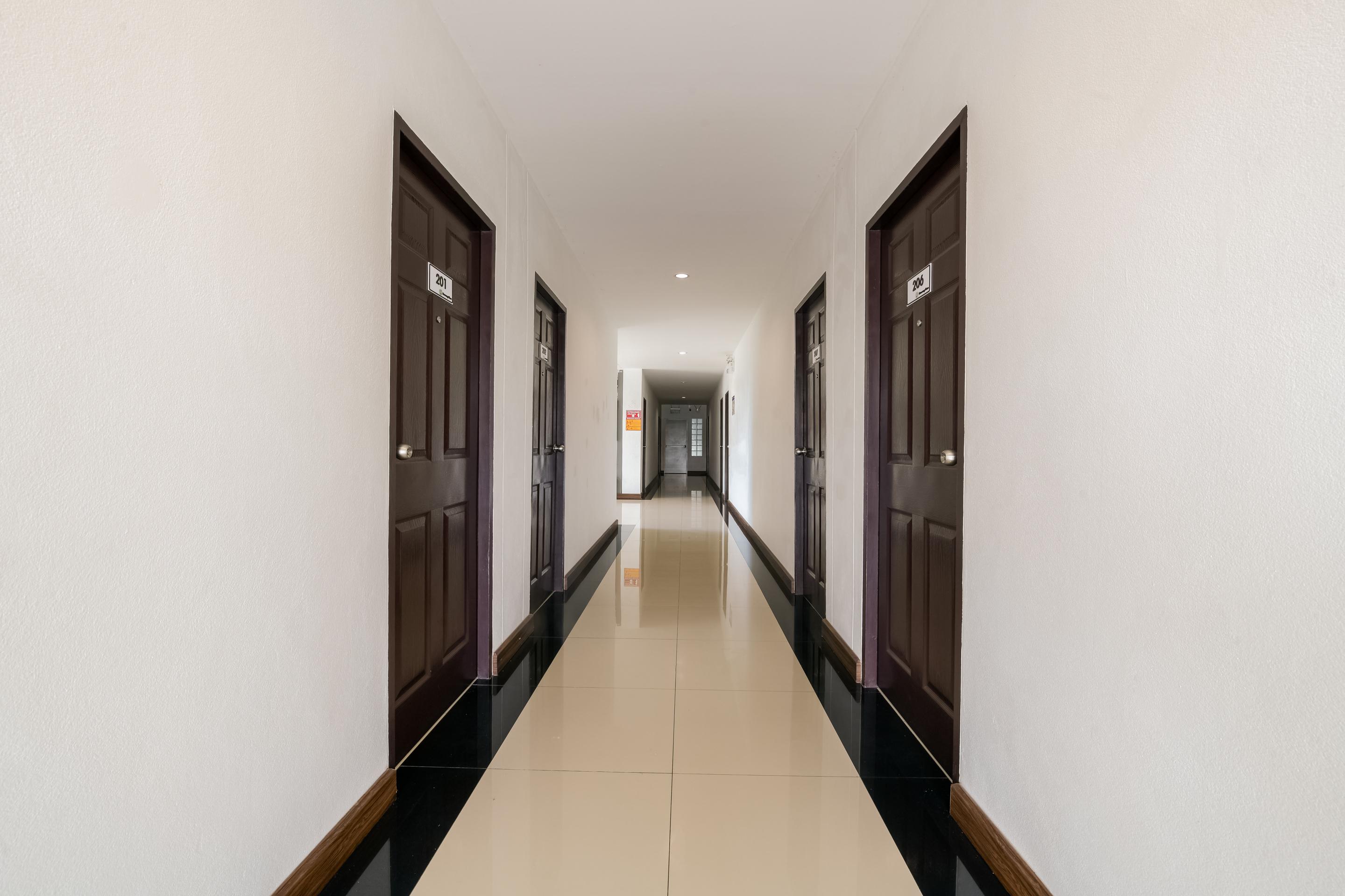 Oyo 350 Mae Saeng Place Si Racha Exterior foto